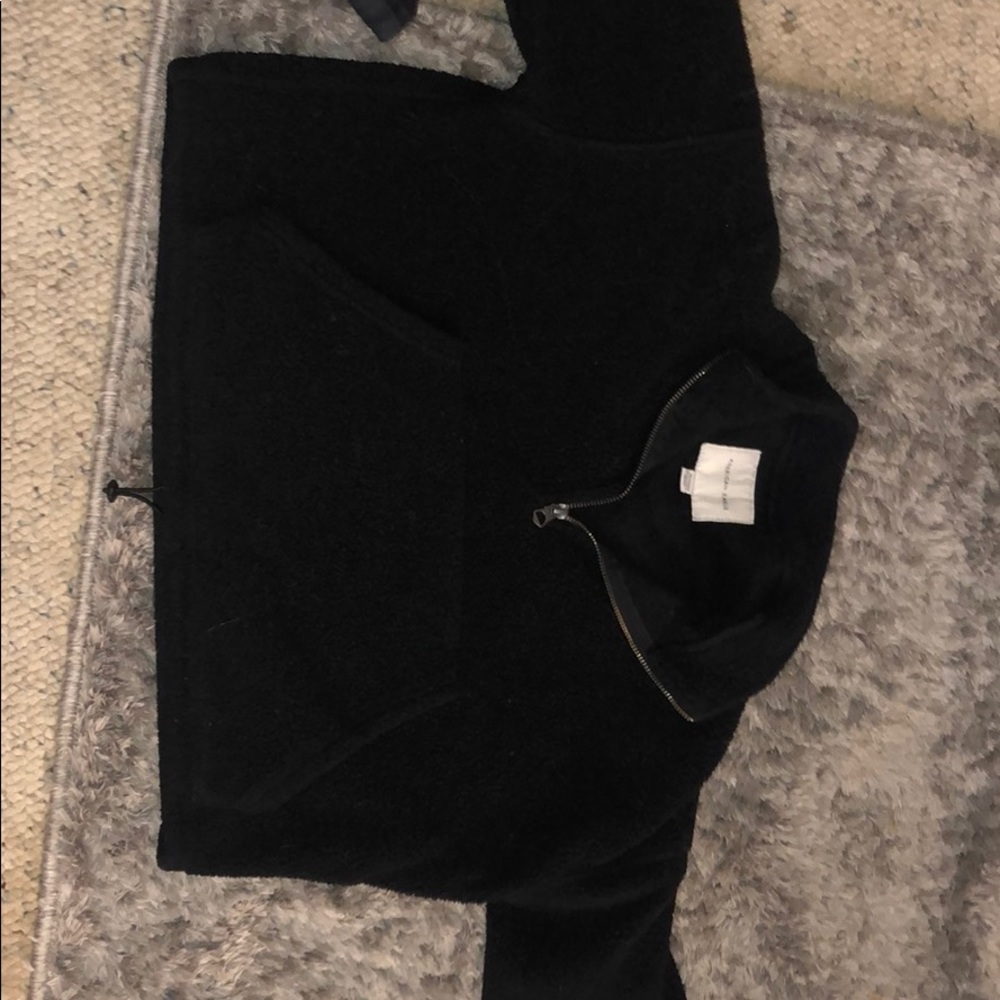 Black cropped sherpa sweatshirt with no hood.